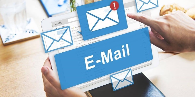 Sử dụng email cũng được nhiều người lựa chọn khi cần liên lạc với Vuabet